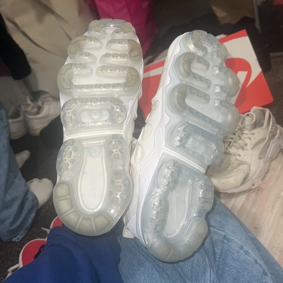 air vapormax plus - Picture 3 of 4